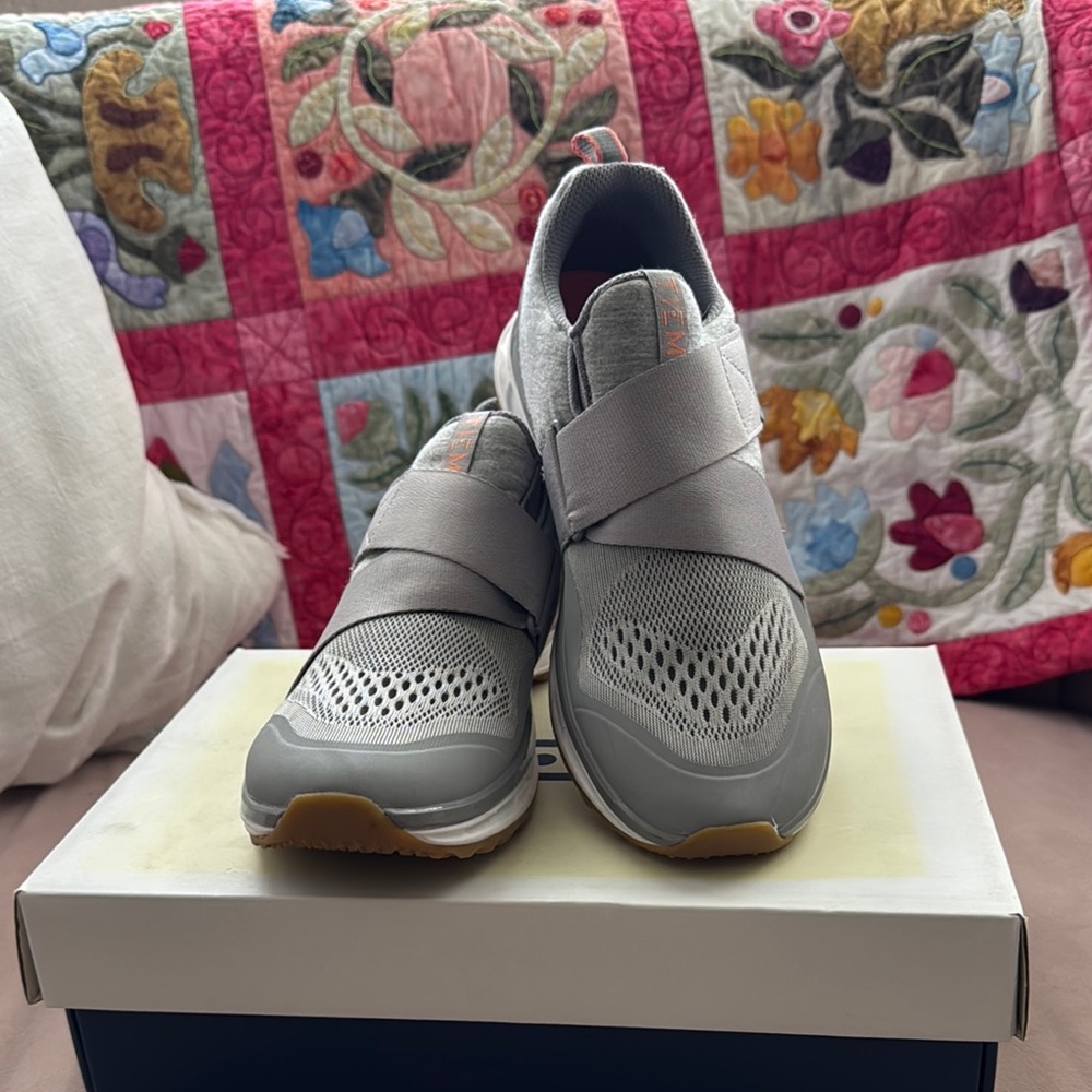 TIEM Cycling Shoes with Breathable Design